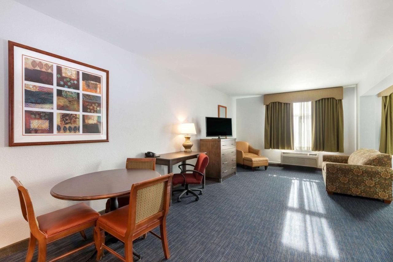 La Quinta By Wyndham Omaha Airport Downtown Carter Lake Exterior foto